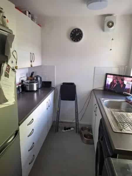 Spacious 1-Bed Flat near Park Train Station