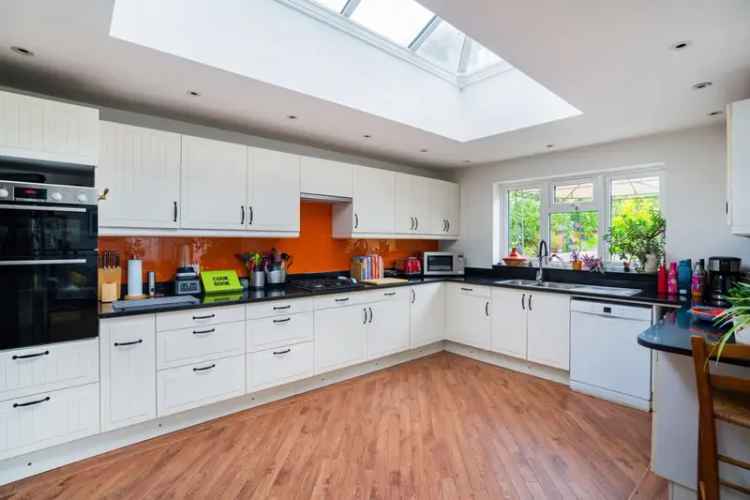 7 Bedroom Family Home for Sale in South Nutfield