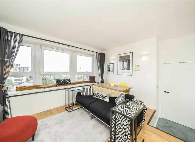 Two Double Bedroom Apartment with Concierge and Secure Parking Near Elizabeth Line