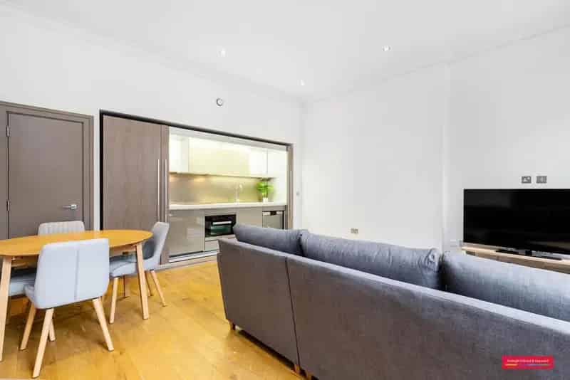 Spacious One Bedroom Apartment in Grade II Listed Building