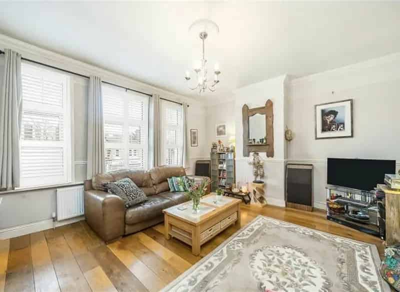 First Floor Apartment near Bushy Park Teddington