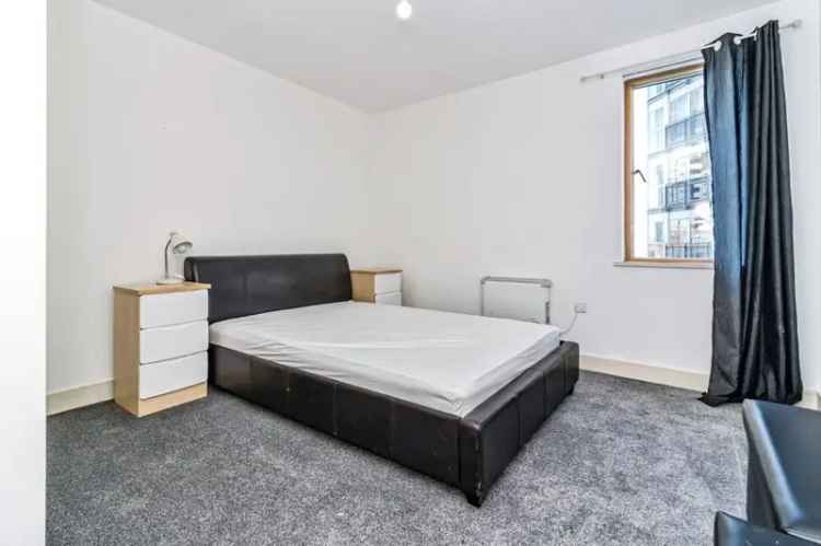 2 Bedroom Flat for Sale Manchester M3 Vie Development Secure Parking River Views