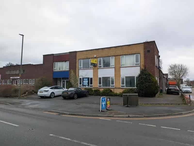 Industrial Warehouse Unit with Yard To Let