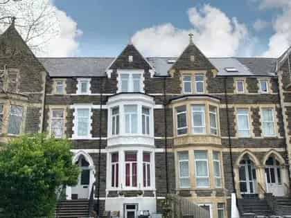 1 room flat of 57 m² in Cardiff