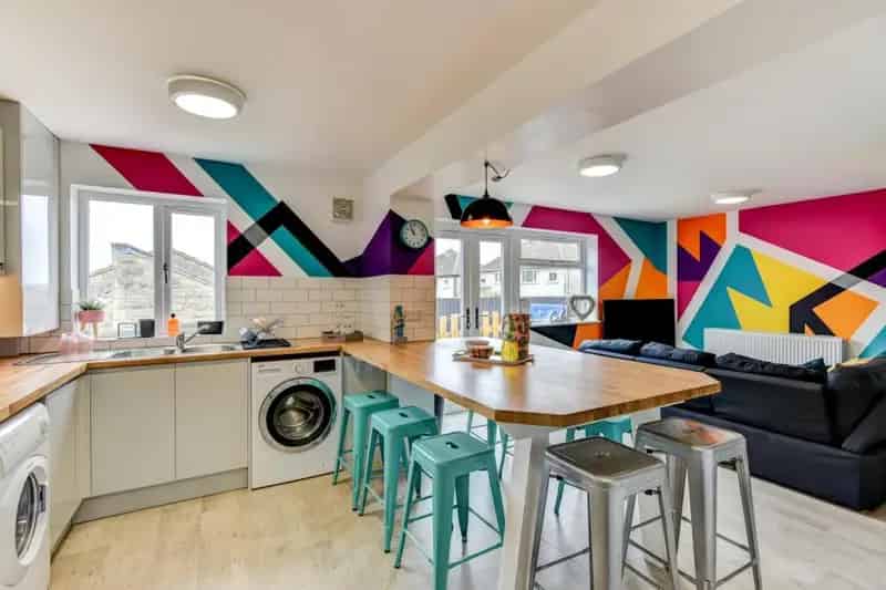 8 Bedroom House Newly Renovated Ideal for Students