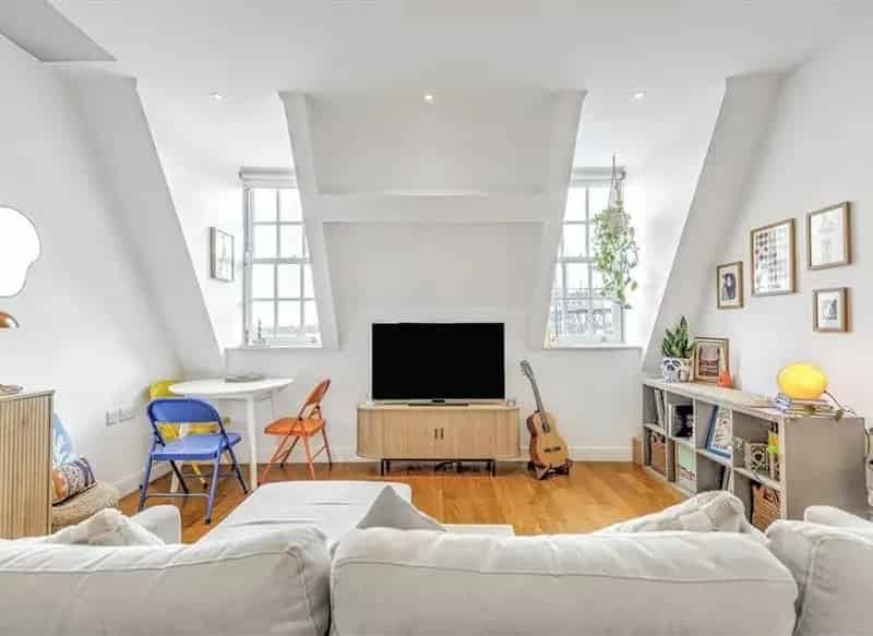 Clapham Common Apartment  - Modern 1 Bedroom Flat with Parking