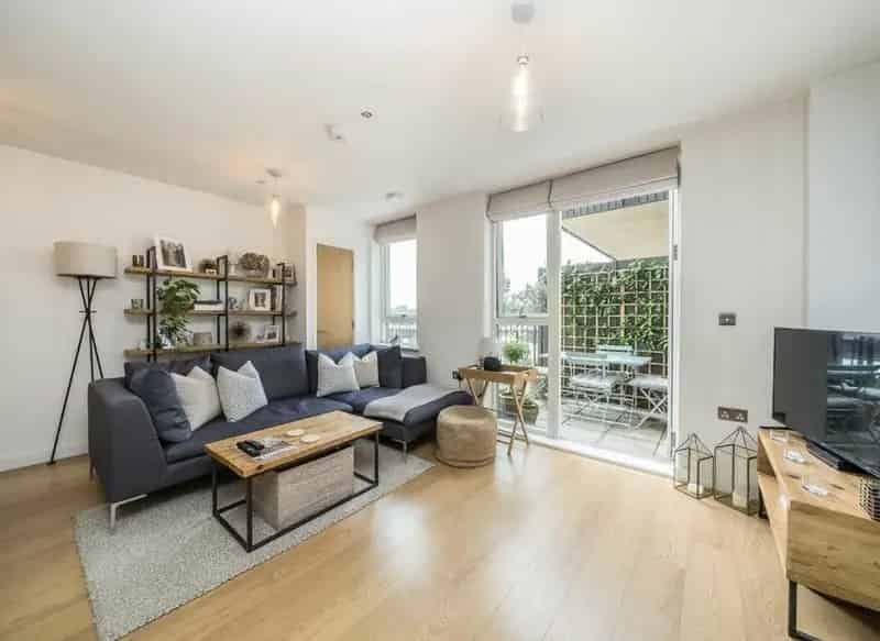 Two Double Bedroom Flat Modern Development Balcony Garden Ample Storage