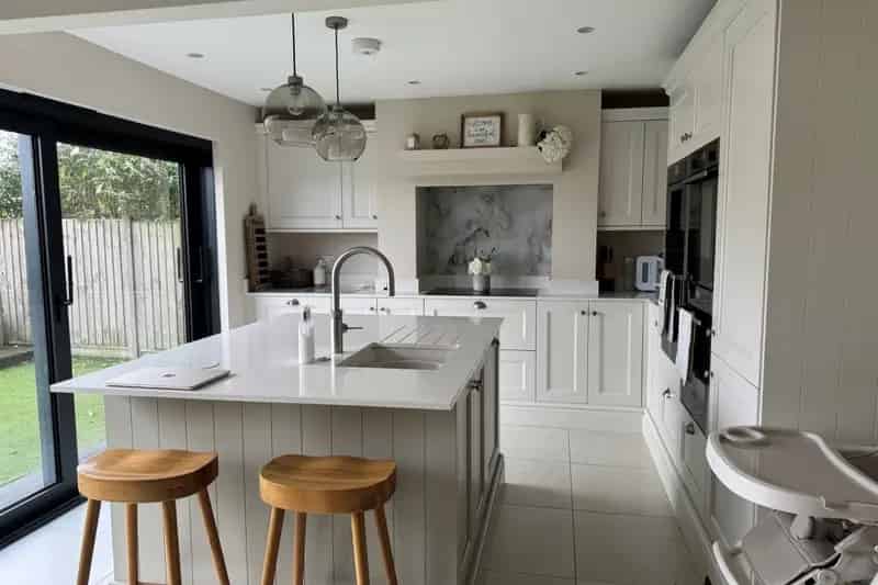 5 Bedroom Family Home Near A17