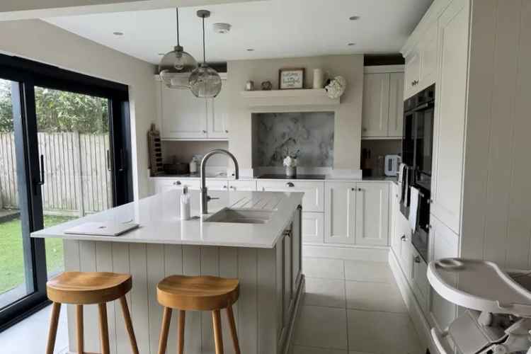 5 Bedroom Family Home Near A17