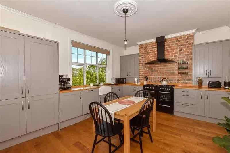 2 Bed Flat for Sale near High Brooms Station