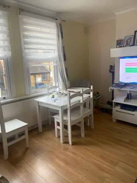 2 Double Bed Flat Split Level House Conversion