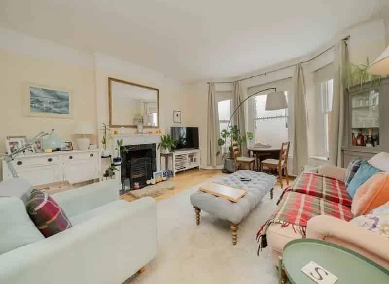 Parsons Green 2 Double Bedroom Apartment  Communal Gardens
