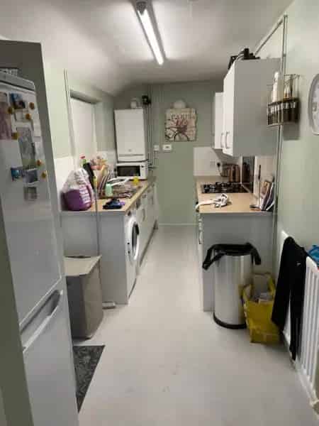 3 Bed House Near City Centre Train Station Schools and Amenities