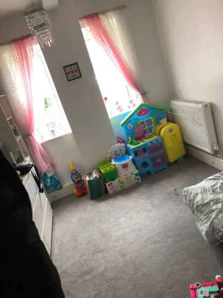 Flat For Rent in Barnsley, England