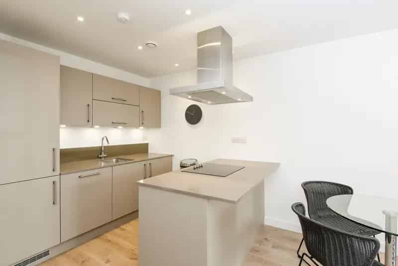 Luxury Furnished Flat with City Views and Private Balcony