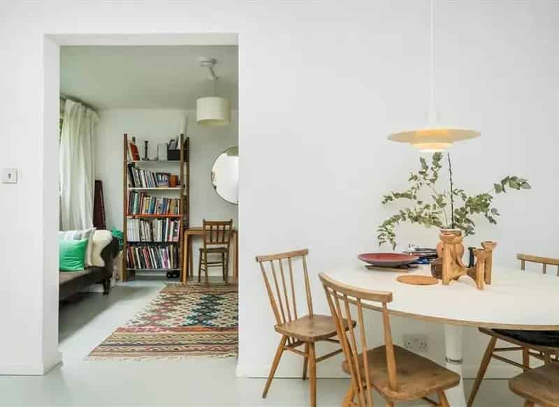 Two Bedroom Split Level House near Brick Lane