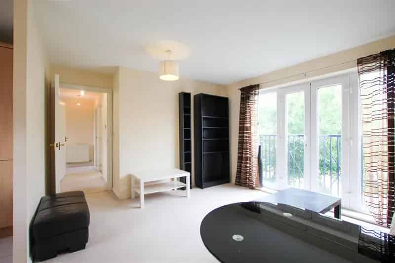 2 Bedroom Apartment Orchard Park - Part Furnished