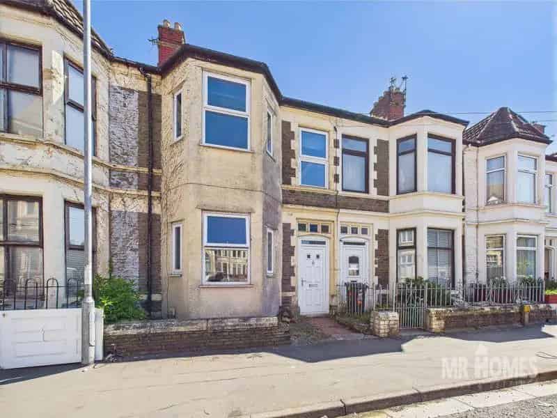 4 Bedroom Terraced House For Sale - Renovation Project