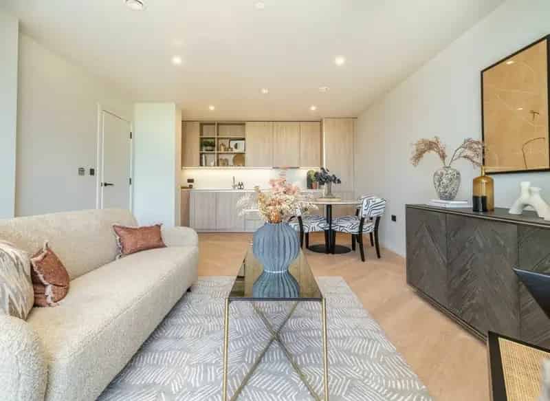 One Bedroom Apartment in New Malden - Loft Style, Winter Garden