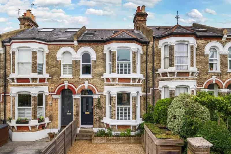 Remarkable Four Bedroom Victorian Family Home