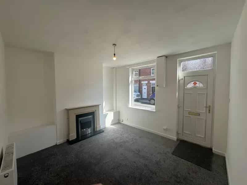 2 Bedroom House To Let - Modern, Spacious, Pet Friendly