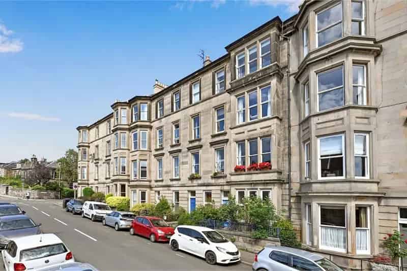 4 Bed Flat First Floor with 1 Reception Room HMO License