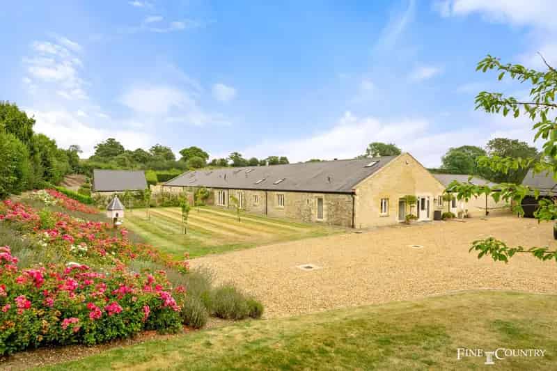 5 Bedroom Barn Conversion Near Kings Cliffe