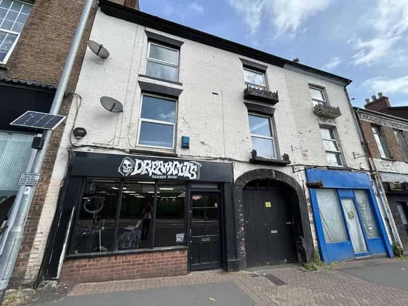 Taunton Town Centre Barber Shop - Ground Floor Retail Unit with Parking
