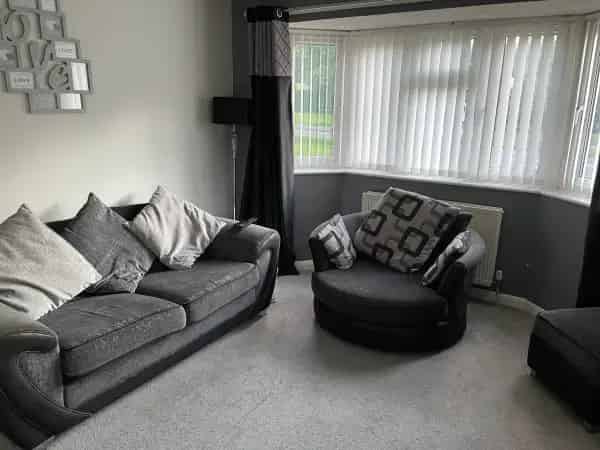 2 Bed Ground Floor Flat Near Amenities