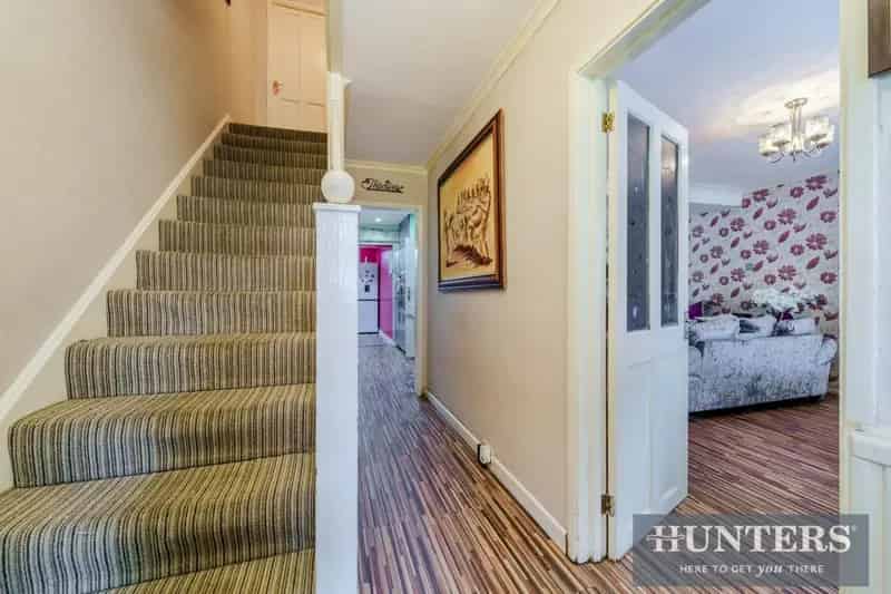 3 bedroom House
 For Sale 
Total Size: 1351 SQ FT