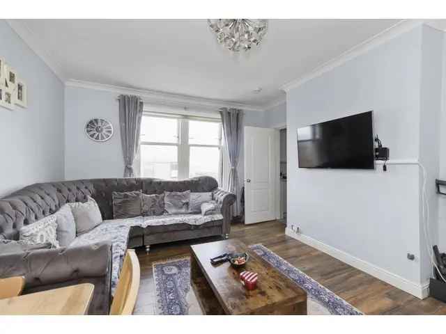 3 Bedroom Maisonette For Sale Near A1