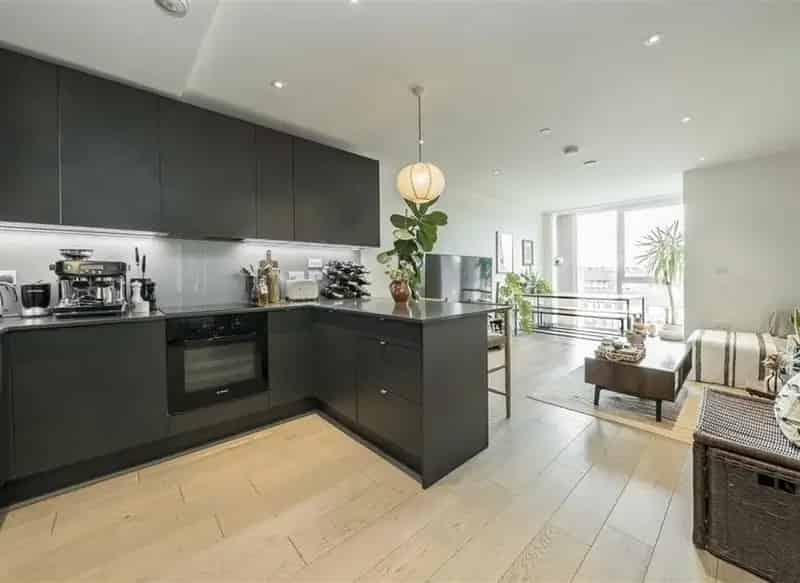 South-Facing Apartment near London Bridge  Two Double Bedrooms Two Bathrooms