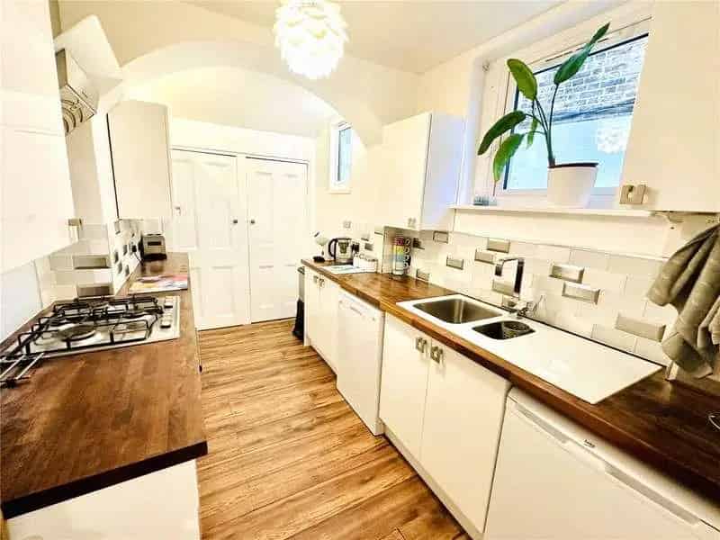 2 Bed Flat for Sale - Large Garden - Period Conversion