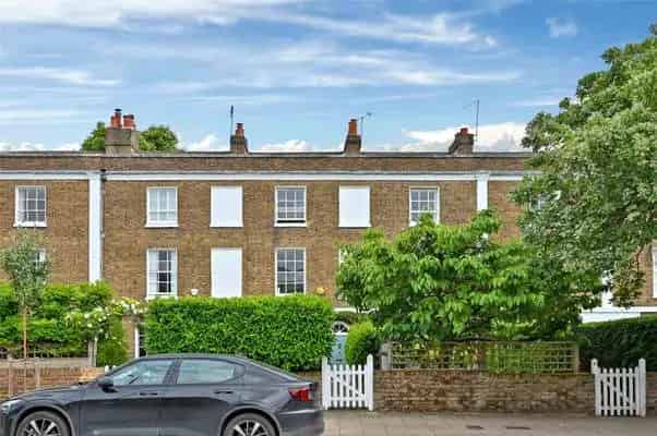 Elegant Grade II Listed Townhouse in Windsor