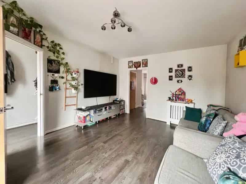 3 Bedroom End Terrace House For Sale
