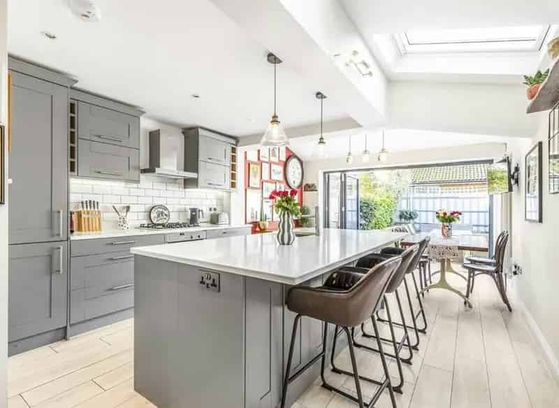 Four Bedroom House West Facing Garden No Onward Chain