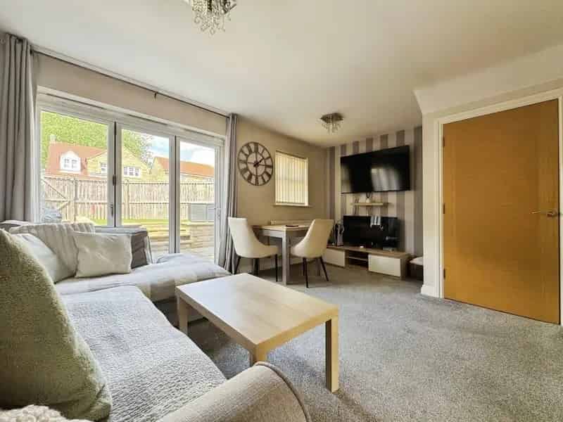 3 Bedroom End Terrace House to Rent South Yorkshire