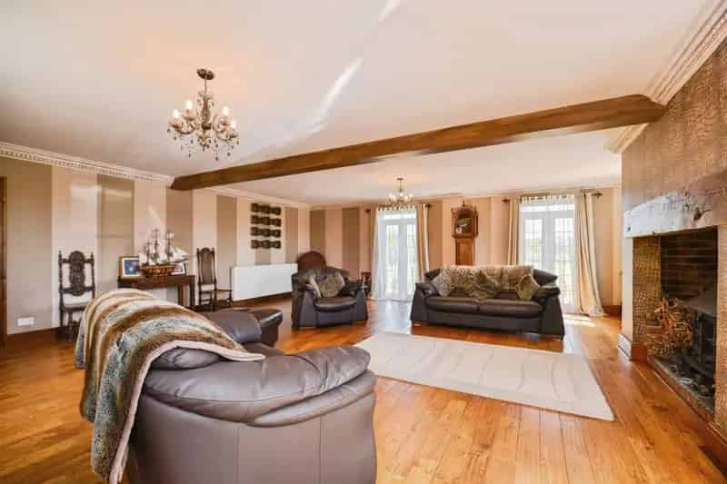 Five Bedroom Detached Family Home with Converted Stables and Bar Area