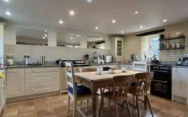 Spacious Barn Conversion in Chawleigh, Devon