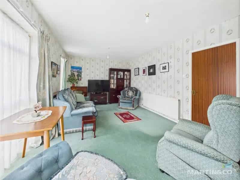 4 Bedroom Detached House For Sale in Higher Bebington