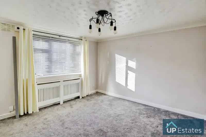 3 Bedroom Terraced House To Rent - Needs TLC