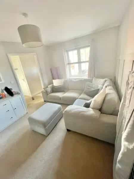 2 Bedroom House in Quiet Cul-de-sac Near Amenities and Schools