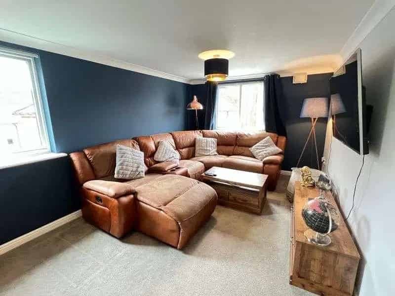 2 bed flat for sale