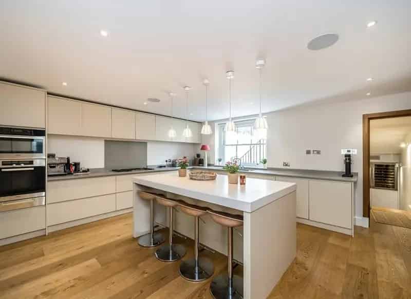 Five Bedroom Townhouse near Elgin Gardens Notting Hill