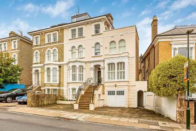 Flat for sale in Kings Road, Richmond TW10