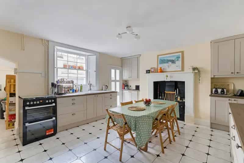 4 Bedroom Georgian Townhouse for Sale in Clifton
