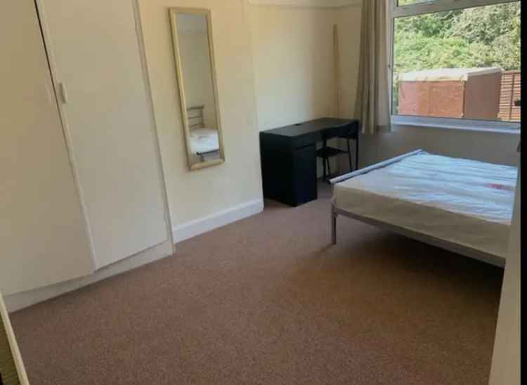 2 Bedroom Ground Floor Flat to Rent for Students and Young Graduates