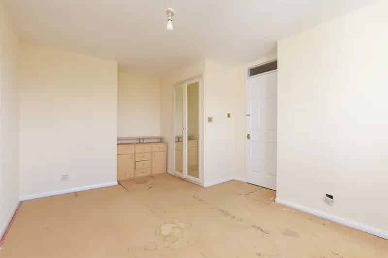 3 Bedroom Terraced House For Sale Near East Surrey Hospital