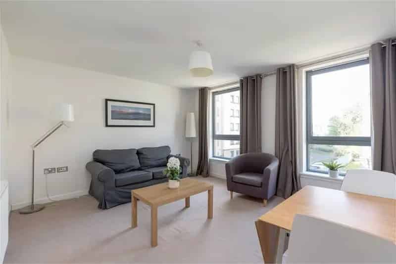 2 Bed Flat - First Floor with 1 Reception Room