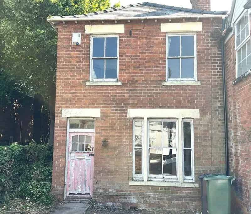 3 Bedroom Semi-Detached House Requiring Modernisation